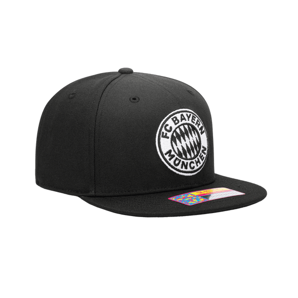 Side view of the Bayern Munich Hit Snapback with high crown, flat peak, and snapback closure, in black.