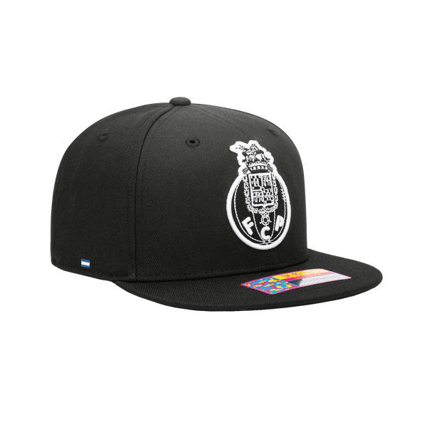 Side view of the FC Porto Hit Snapback with high crown, flat peak, and snapback closure, in Black