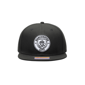 Front view of the Manchester City Hit Snapback with flat peak and logo embroidered on the front.