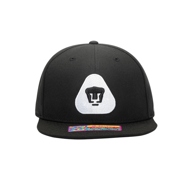 Front view of the Pumas Hit Snapback in black, with high crown and flat peak.